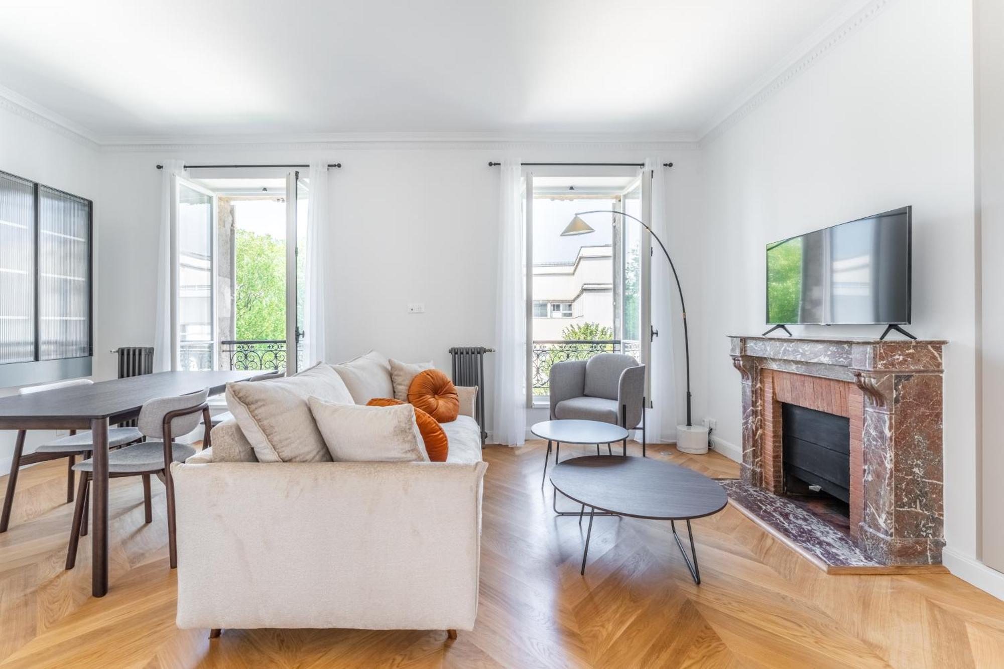Luxury Living Alma Apartment