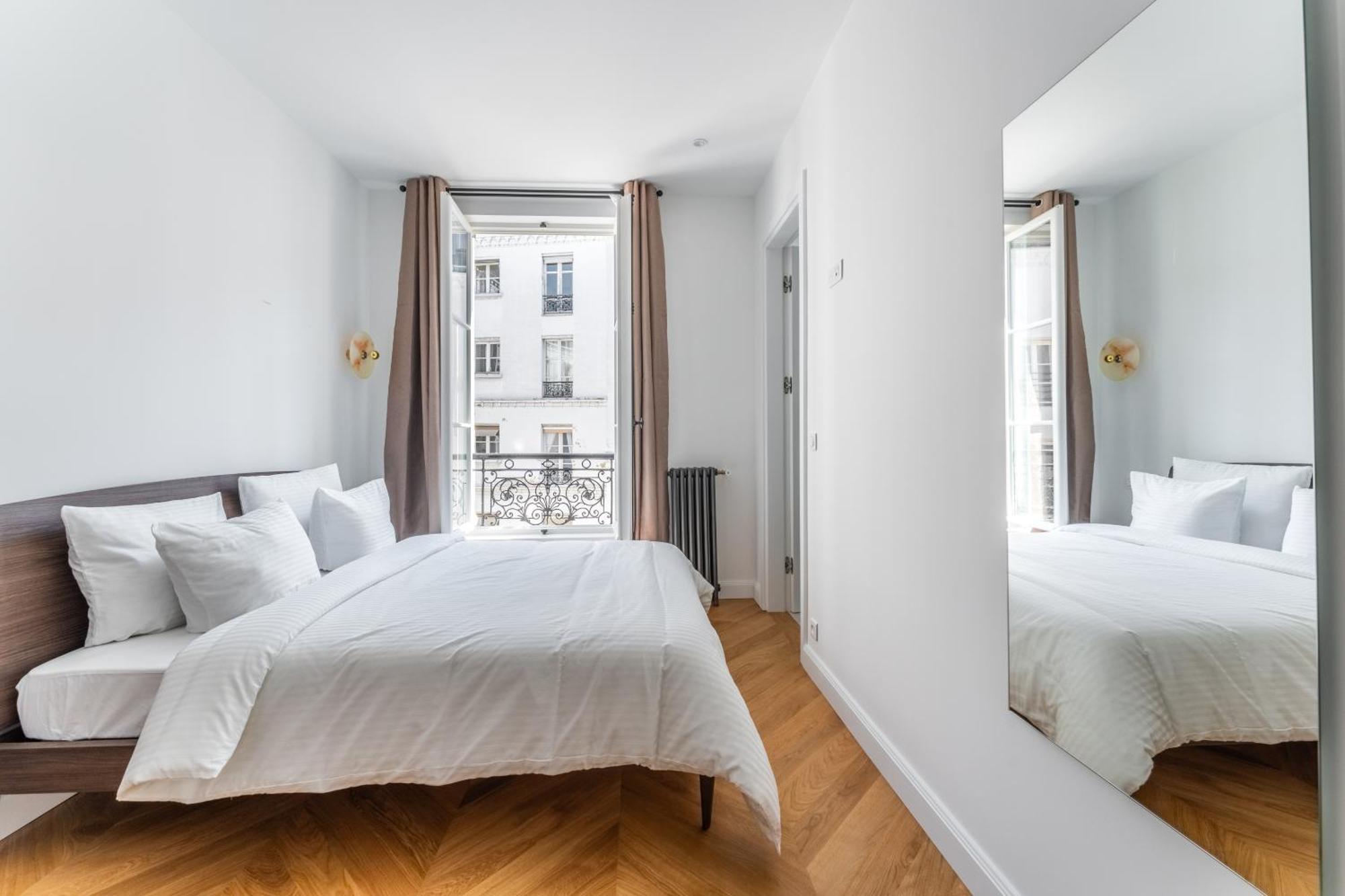 Luxury Living Alma Paris